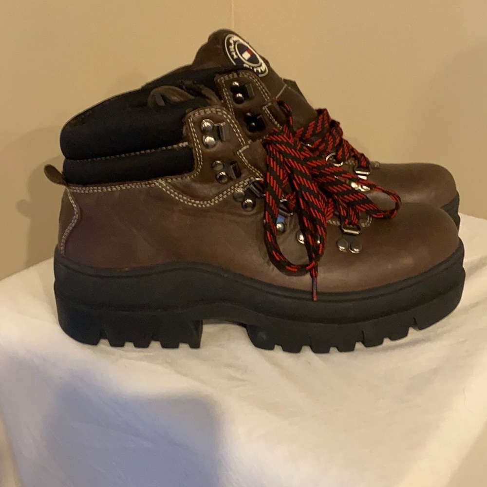 Tommy Hilfiger steel toed men’s size 10 work boot with original tags
